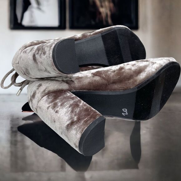 REPORT l Velvet l Zip-up l Block Heel l Peep-toe l Size 7 l NWOT - Picture 2 of 8